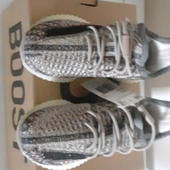 Adidas Yeezy Boost 350 V2 Kids - Picture 1 of 5